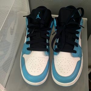 Air Jordan 1 Low Unc Blue Gs Size 5.5 (Women’s 7)
